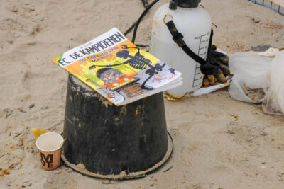 Opbouw Zandsculpturenfestival FC De Kampioenen @ Westende, picture 35, photographed by Peter Minnebo - FrontView Magazine