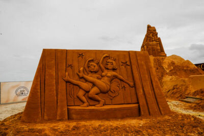 Opbouw Zandsculpturenfestival FC De Kampioenen @ Westende, picture 37, photographed by Peter Minnebo - FrontView Magazine