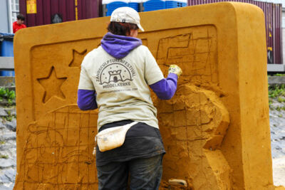 Opbouw Zandsculpturenfestival FC De Kampioenen @ Westende, picture 41, photographed by Peter Minnebo - FrontView Magazine