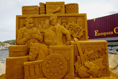 Opbouw Zandsculpturenfestival FC De Kampioenen @ Westende, picture 44, photographed by Peter Minnebo - FrontView Magazine