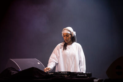 LYNA @ OLT Rivierenhof, picture 1, photographed by Sandra Van Watermeulen - FrontView Magazine