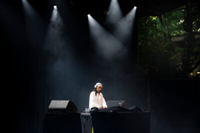 LYNA @ OLT Rivierenhof, picture 2, photographed by Sandra Van Watermeulen - FrontView Magazine