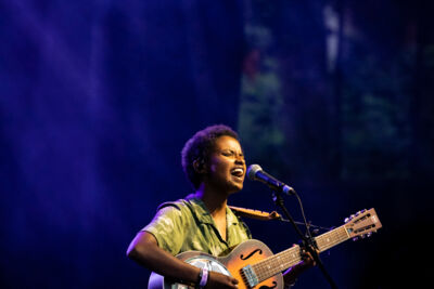 Meskerem Mees @ OLT Rivierenhof, picture 11, photographed by Sandra Van Watermeulen - FrontView Magazine