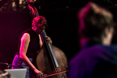 Naima Joris & NABOU @ OLT Rivierenhof, picture 6, photographed by Ann Carpentier - FrontView Magazine