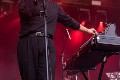 Tin Fingers @ Lokerse Feesten, picture 2, photographed by David Johnson - FrontView Magazine