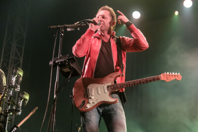 dEUS @ Crammerock, foto 8, foto's door Peter Smet - FrontView Magazine