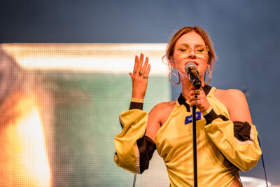 Maan @ 013 Tilburg, picture 4, photographed by Jürgen Bruynooghe - FrontView Magazine