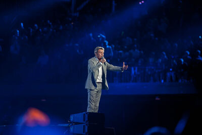 Willy Sommers @ Shlagerfestival, picture 6, photographed by Gert Daemen - FrontView Magazine