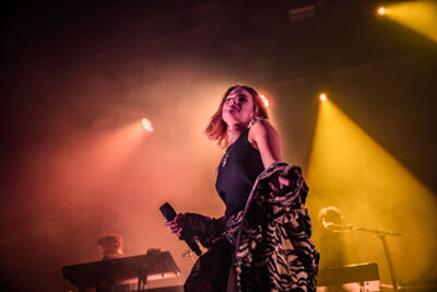 Emma Bale @ Het Depot, picture 11, photographed by Jürgen Bruynooghe - FrontView Magazine