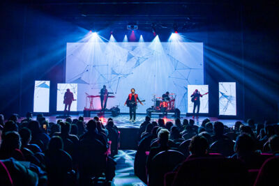 Gene Thomas @ Stadsschouwburg Antwerpen, foto 1, foto's door Dimitri Vanlommel - FrontView Magazine