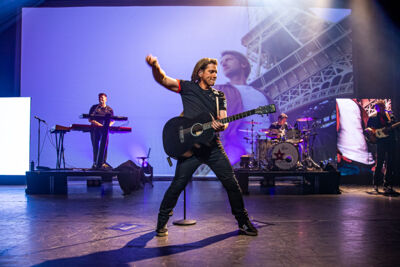 Gene Thomas @ Stadsschouwburg Antwerpen, foto 38, foto's door Dimitri Vanlommel - FrontView Magazine