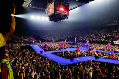MNM Back To The 90s & Nillies - Sfeer @ Sportpaleis, picture 2, photographed by Sandra Van Watermeulen - FrontView Magazine