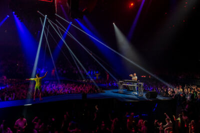 MNM Back To The 90s & Nillies - Sfeer @ Sportpaleis, picture 3, photographed by Sandra Van Watermeulen - FrontView Magazine