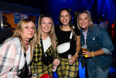 MNM Back To The 90s & Nillies - Sfeer @ Sportpaleis, picture 6, photographed by Sandra Van Watermeulen - FrontView Magazine