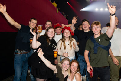 MNM Back To The 90s & Nillies - Sfeer @ Sportpaleis, picture 7, photographed by Sandra Van Watermeulen - FrontView Magazine