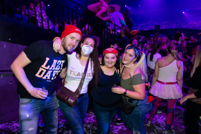 MNM Back To The 90s & Nillies - Sfeer @ Sportpaleis, picture 9, photographed by Sandra Van Watermeulen - FrontView Magazine