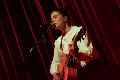 Emmy d'Arc @ Ancienne Belgique, picture 7, photographed by Jürgen Bruynooghe - FrontView Magazine