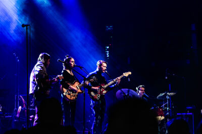 Darling West @ 013, picture 1, photographed by Ann Carpentier - FrontView Magazine