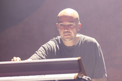 Whispering Sons @ Het Depot, picture 9, photographed by David Johnson - FrontView Magazine
