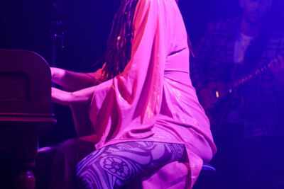 Camilla Blue @ Effenaar, picture 5, photographed by Peter Minnebo - FrontView Magazine