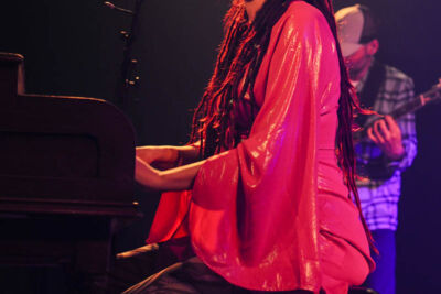 Camilla Blue @ Effenaar, picture 7, photographed by Peter Minnebo - FrontView Magazine