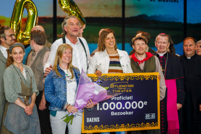 1 miljoenste bezoeker voor de succesmusical Daens @ Studio 100 Pop-Up Theater, picture 20, photographed by Alex Wyckmans - FrontView Magazine