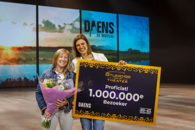 1 miljoenste bezoeker voor de succesmusical Daens @ Studio 100 Pop-Up Theater, picture 31, photographed by Alex Wyckmans - FrontView Magazine