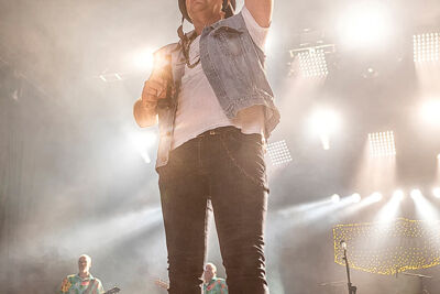 de Jhonny's, @ Moen Feest, picture 11, photographed by Edwin Houdevelt - FrontView Magazine