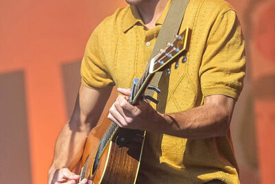 Milow @ Moen Feest, foto 1, foto's door Edwin Houdevelt - FrontView Magazine