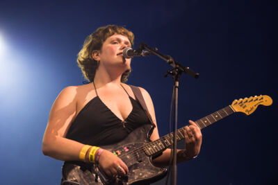 Pip Blom @ Best Kept Secret 2022, picture 5, photographed by Dorien Goetschalckx - FrontView Magazine
