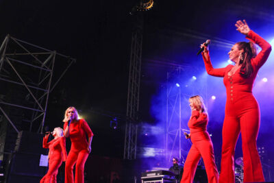 Dolly Dots @ Hello Festival Emmen, picture 1, photographed by Peter Minnebo - FrontView Magazine