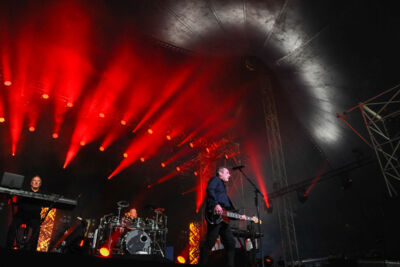 OMD @ Hello Festival Emmen, foto 6, foto's door Peter Minnebo - FrontView Magazine