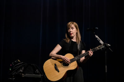 Suzanne Vega @ Het Depot, foto 17, foto's door Jürgen Bruynooghe - FrontView Magazine