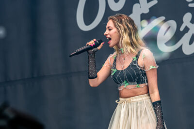 Camille @ Aertssen Summer Festival 2022, picture 5, photographed by Dimitri Vanlommel - FrontView Magazine