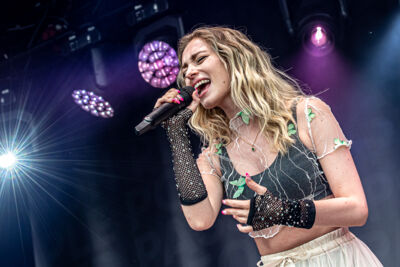 Camille @ Aertssen Summer Festival 2022, picture 7, photographed by Dimitri Vanlommel - FrontView Magazine