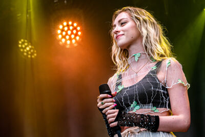 Camille @ Aertssen Summer Festival 2022, picture 10, photographed by Dimitri Vanlommel - FrontView Magazine