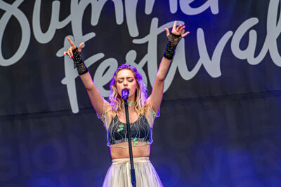 Camille @ Aertssen Summer Festival 2022, picture 16, photographed by Dimitri Vanlommel - FrontView Magazine