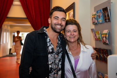 Première Oost West, Thuis Best @ Fakkeltheater - Rode Zaal, foto 1, foto's door Goele Bormans - FrontView Magazine