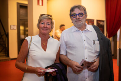 Première Oost West, Thuis Best @ Fakkeltheater - Rode Zaal, foto 19, foto's door Goele Bormans - FrontView Magazine