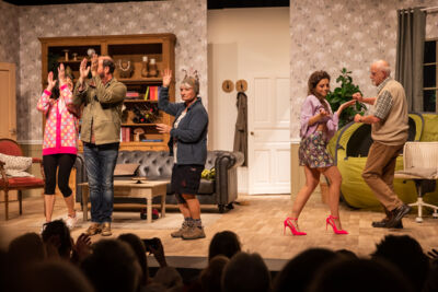 Première Oost West, Thuis Best @ Fakkeltheater - Rode Zaal, foto 31, foto's door Goele Bormans - FrontView Magazine