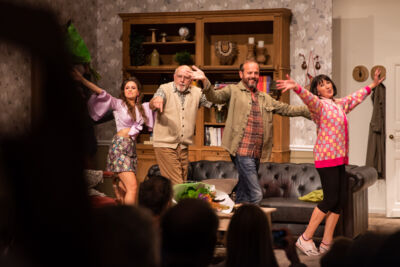 Première Oost West, Thuis Best @ Fakkeltheater - Rode Zaal, foto 38, foto's door Goele Bormans - FrontView Magazine