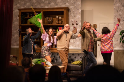 Première Oost West, Thuis Best @ Fakkeltheater - Rode Zaal, foto 39, foto's door Goele Bormans - FrontView Magazine