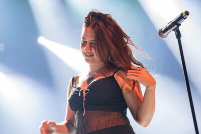Lila Drew @ Ancienne Belgique, picture 8, photographed by Jürgen Bruynooghe - FrontView Magazine