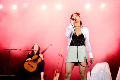 Erika De Casier @ Dour Festival 2022, picture 1, photographed by Magali Decamps - FrontView Magazine