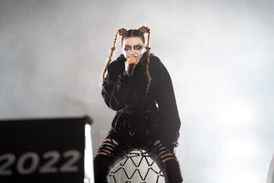 Ic3peak @ Dour Festival 2022, picture 4, photographed by Magali Decamps - FrontView Magazine