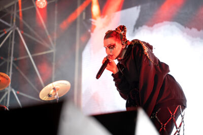 Ic3peak @ Dour Festival 2022, picture 8, photographed by Magali Decamps - FrontView Magazine
