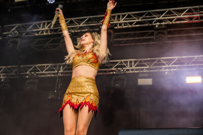 Camille @ Sint-Baafsplein - Gentse Feesten, picture 8, photographed by Dimitri Vanlommel - FrontView Magazine