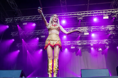Camille @ Sint-Baafsplein - Gentse Feesten, picture 21, photographed by Dimitri Vanlommel - FrontView Magazine