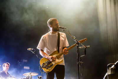 White Lies @ suikerrock, foto 1, foto's door Gert Daemen - FrontView Magazine