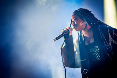 Coely @ Lokerse Feesten, picture 2, photographed by Dorien Goetschalckx - FrontView Magazine